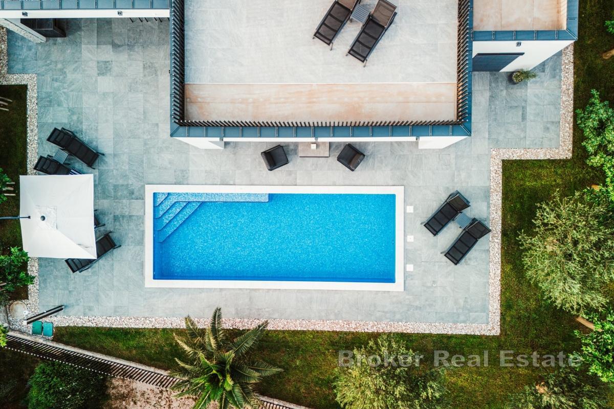 Villa di lusso con piscina, sauna e vista mare