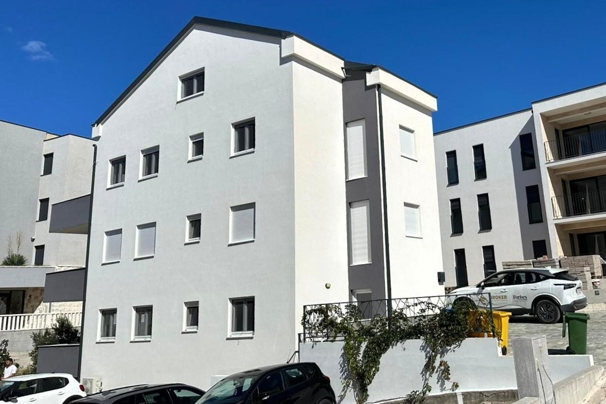 Edificio residenziale con 5 appartamenti con due camere da letto