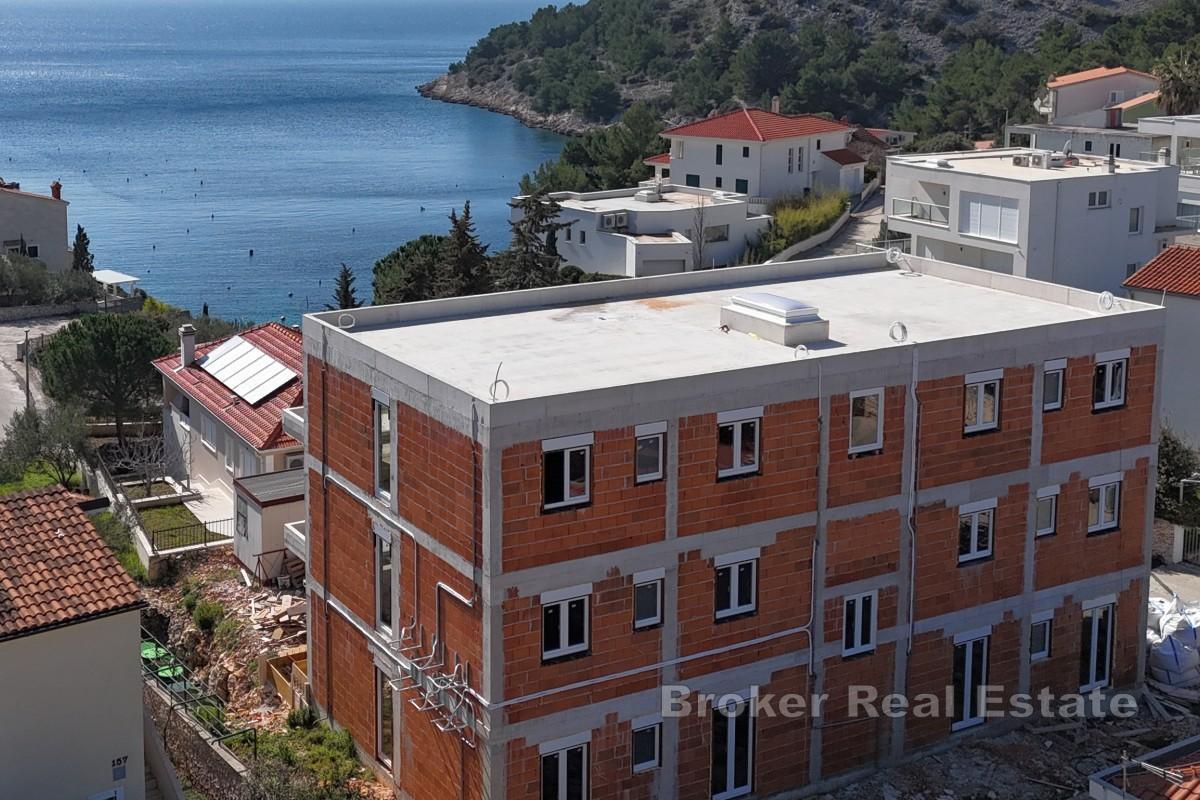 Moderno appartamento con terrazza e vista mare aperta