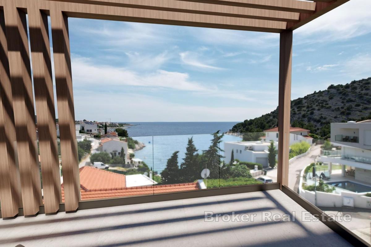 Moderno appartamento con terrazza e vista mare aperta