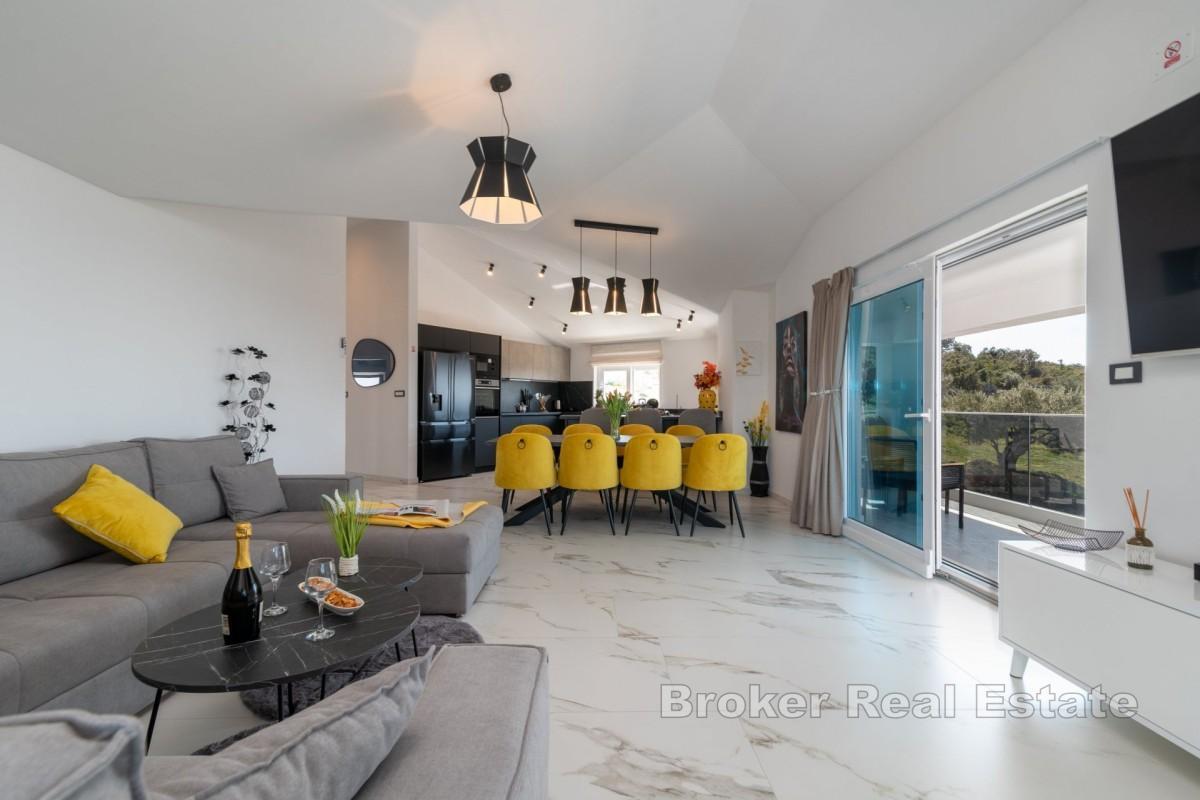 Exklusive Villa mit Infinity-Pool und Panoramablick aufs Meer