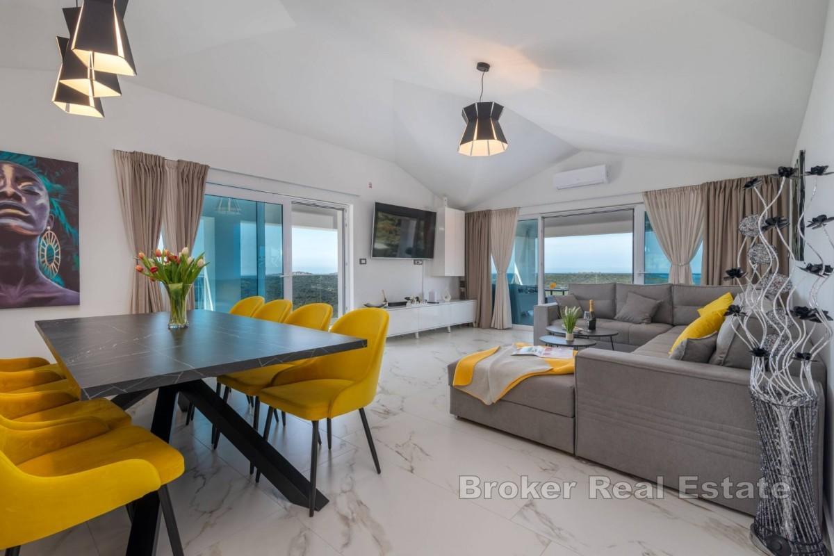 Exklusive Villa mit Infinity-Pool und Panoramablick aufs Meer