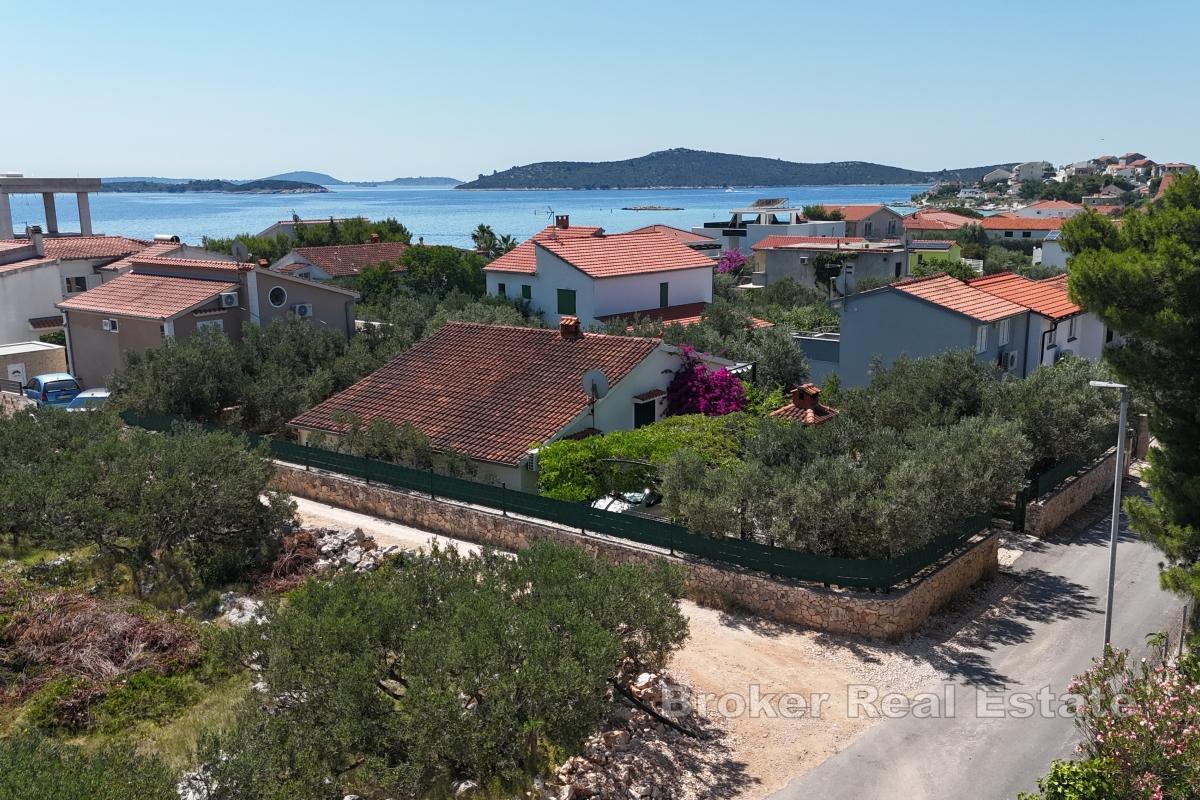 Casa con due appartamenti in ottima posizione vicino al mare