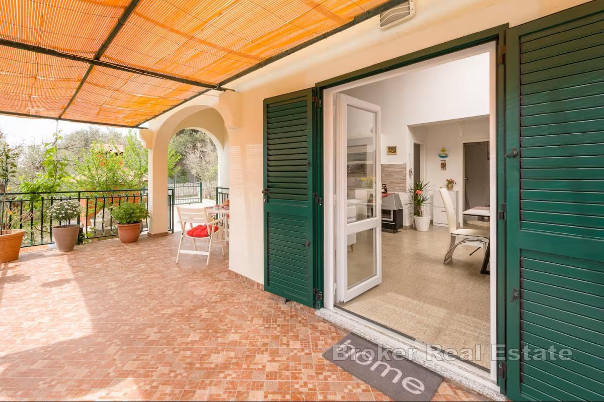 Casa con due appartamenti in ottima posizione vicino al mare