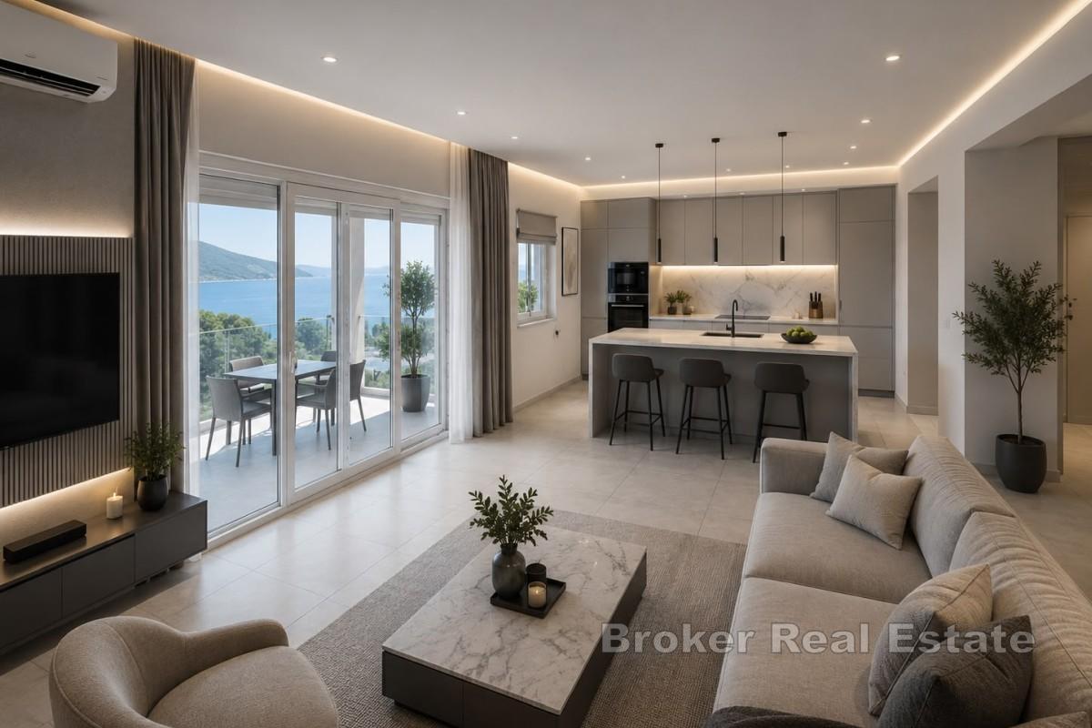 Moderno appartamento con ampia terrazza e vista mare aperta