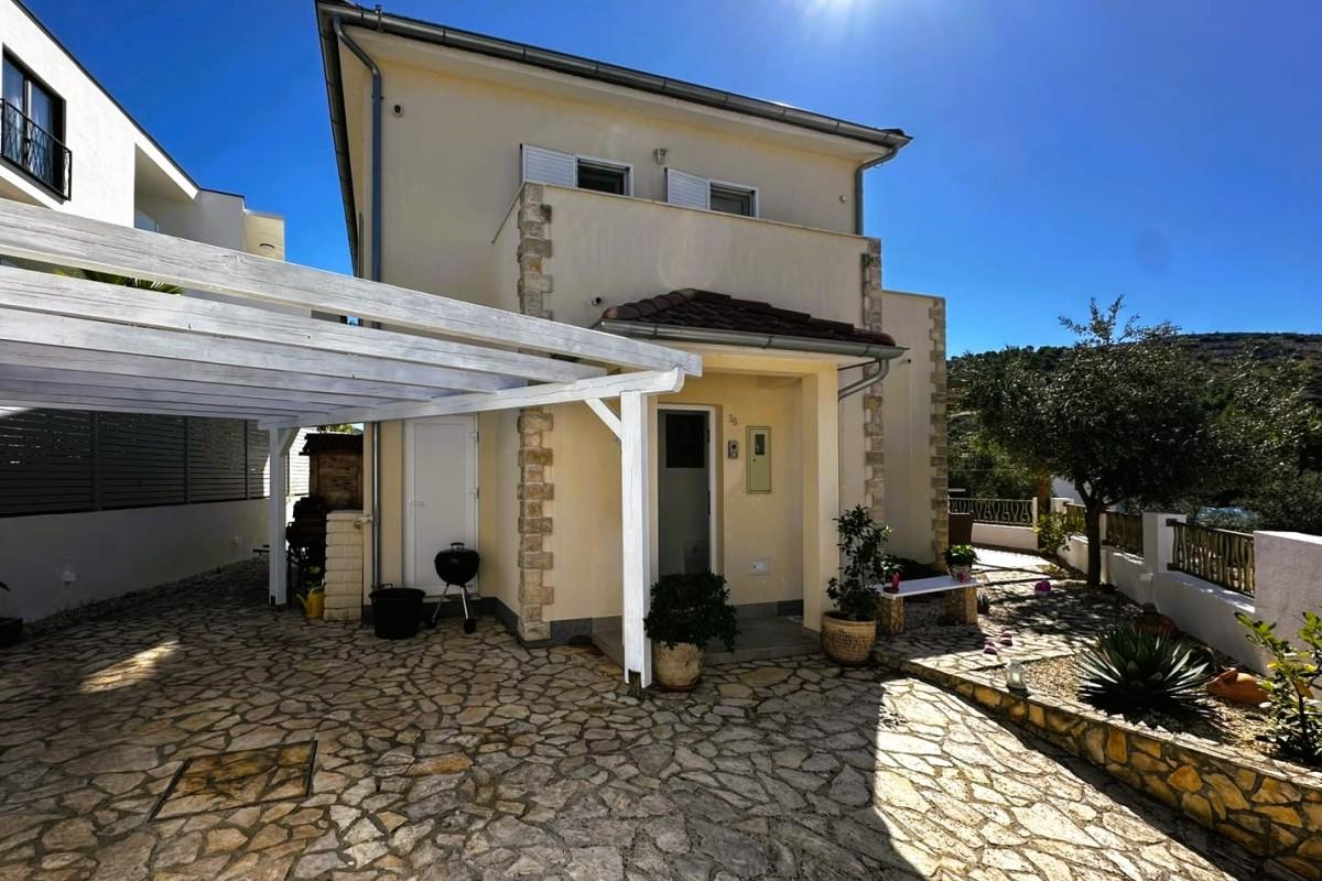 001-2044-94-Rogoznica-modern-villa-near-the-sea-for-sale