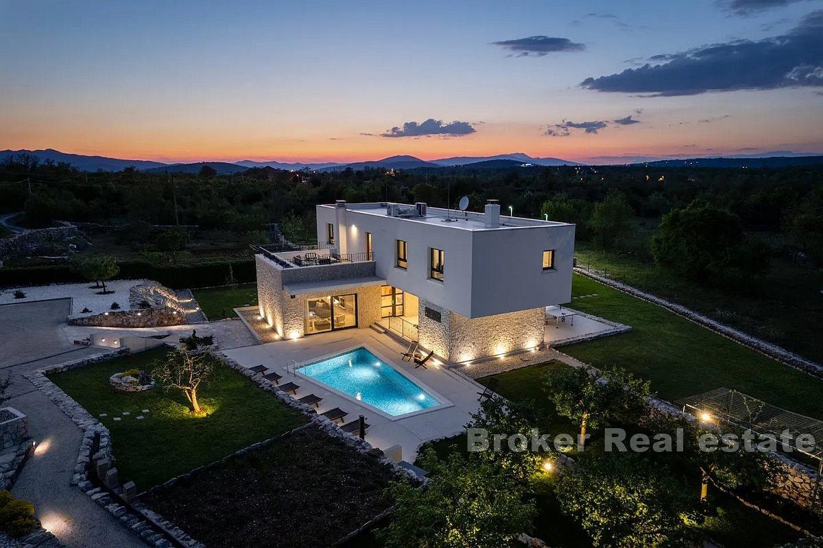 Einzigartige Villa mit großem Garten und Pool