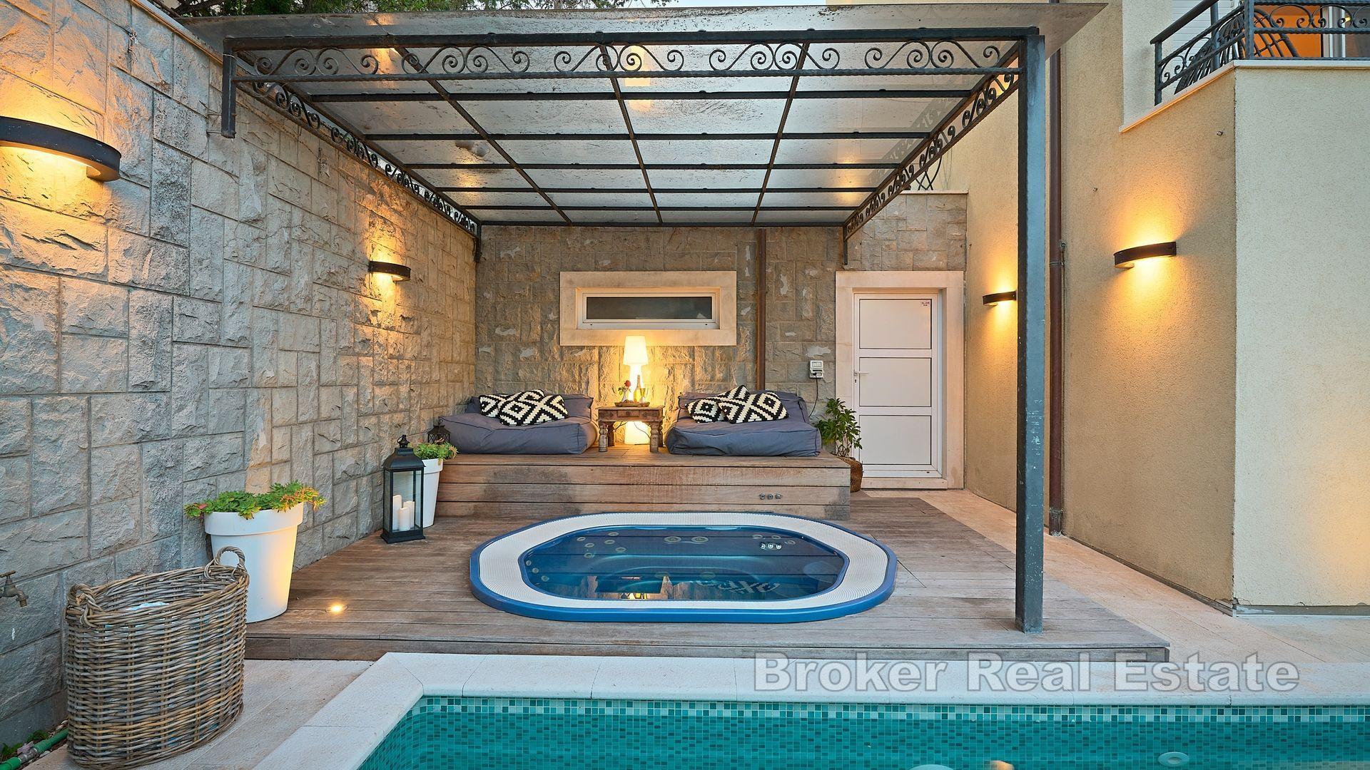 Einzigartige Villa mit Pool in Meeresnähe