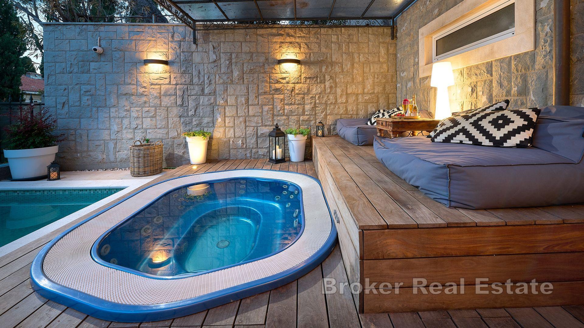 Einzigartige Villa mit Pool in Meeresnähe