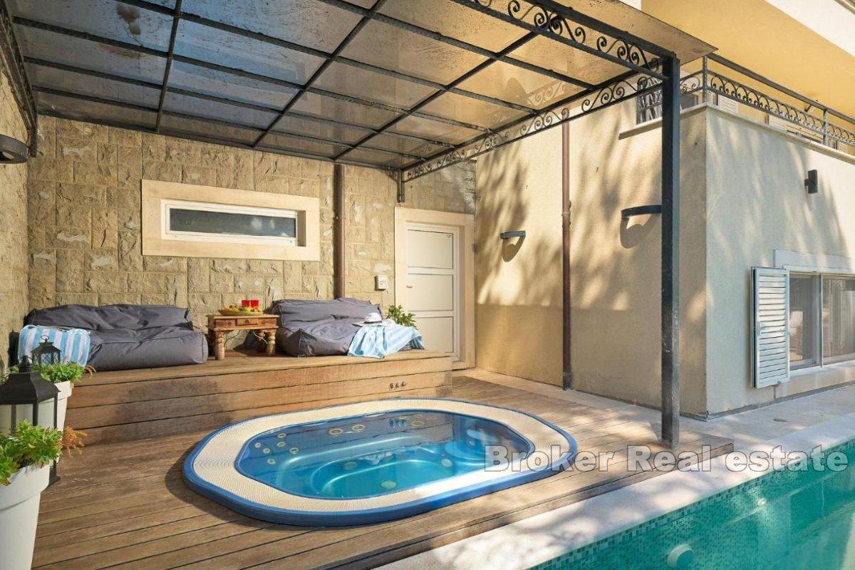 Einzigartige Villa mit Pool in Meeresnähe