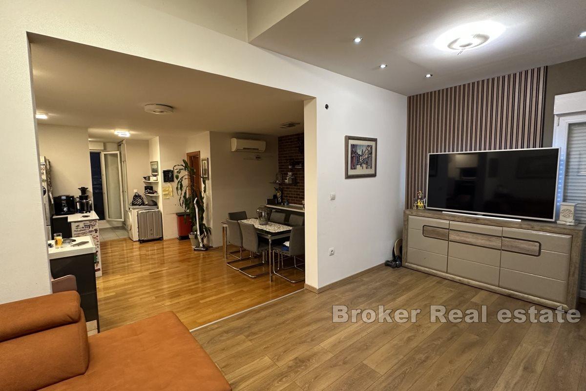 Spacious two-bedroom penthouse in an excellent location
