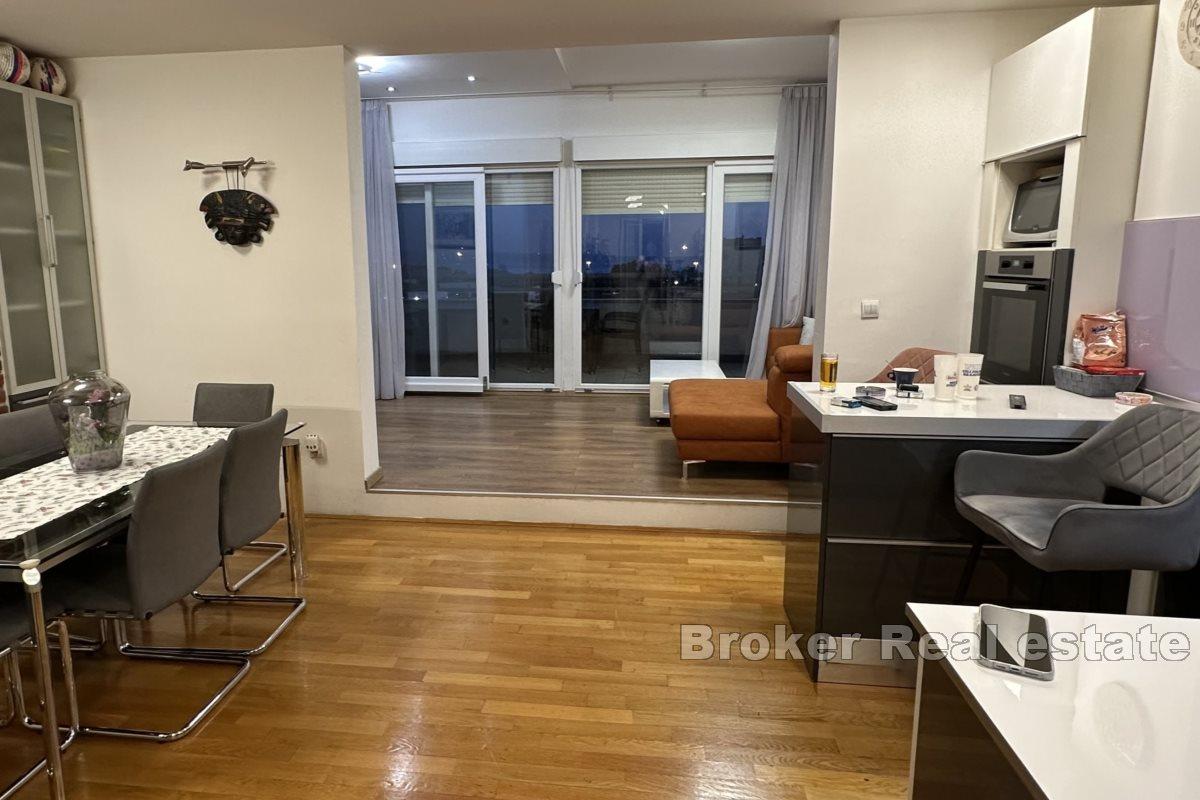 Spacious two-bedroom penthouse in an excellent location