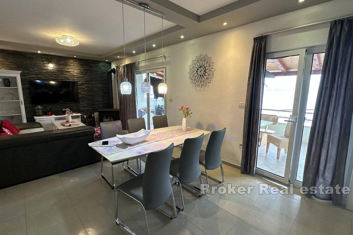 Plně zařízené apartmány v druhé řadě u moře
