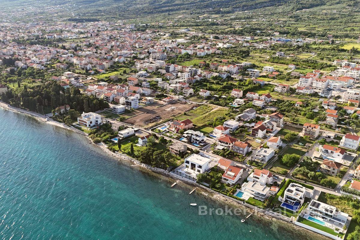 Terreno edificabile con progetto di costruzione della villa