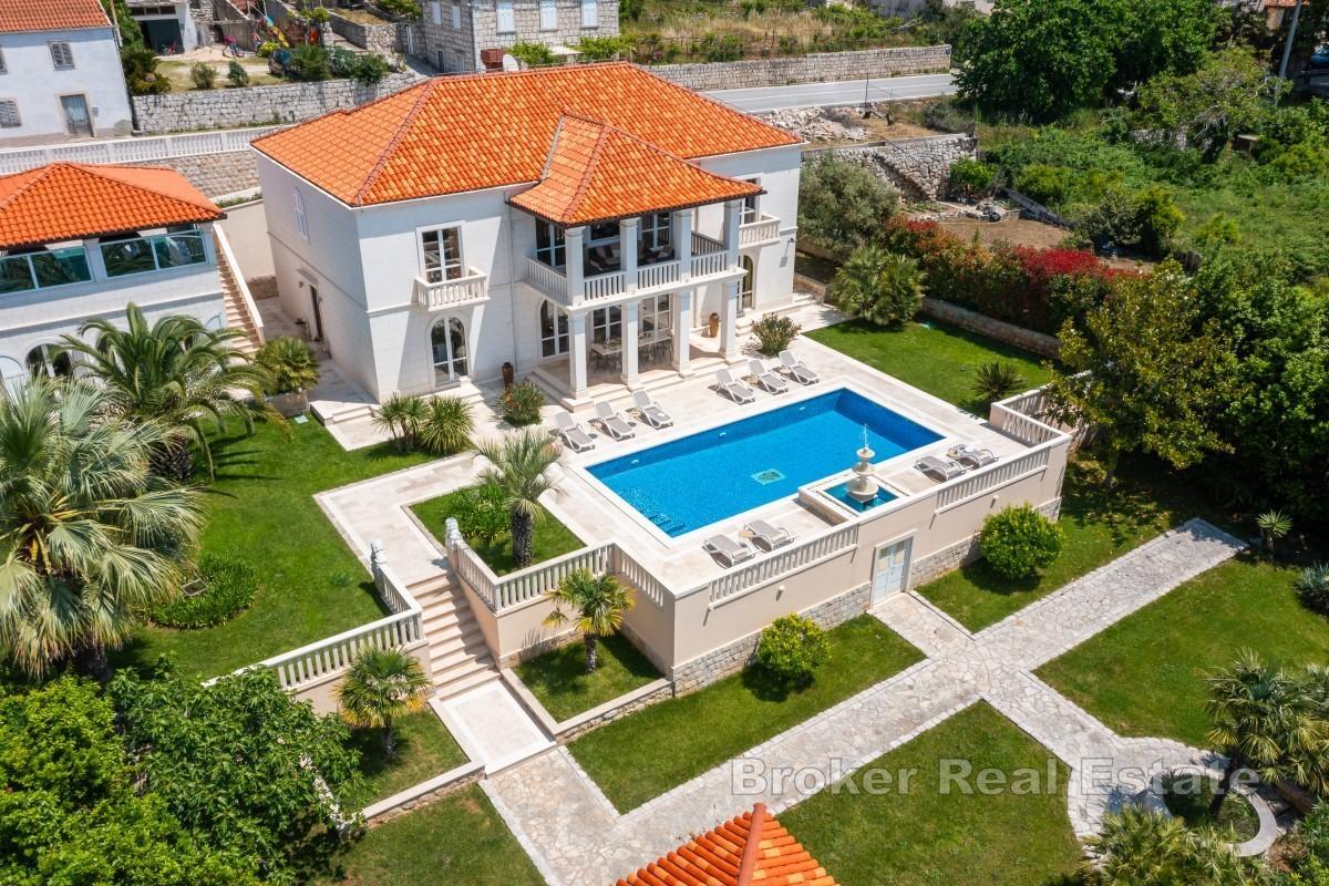 Exklusive Designervilla mit Meerblick