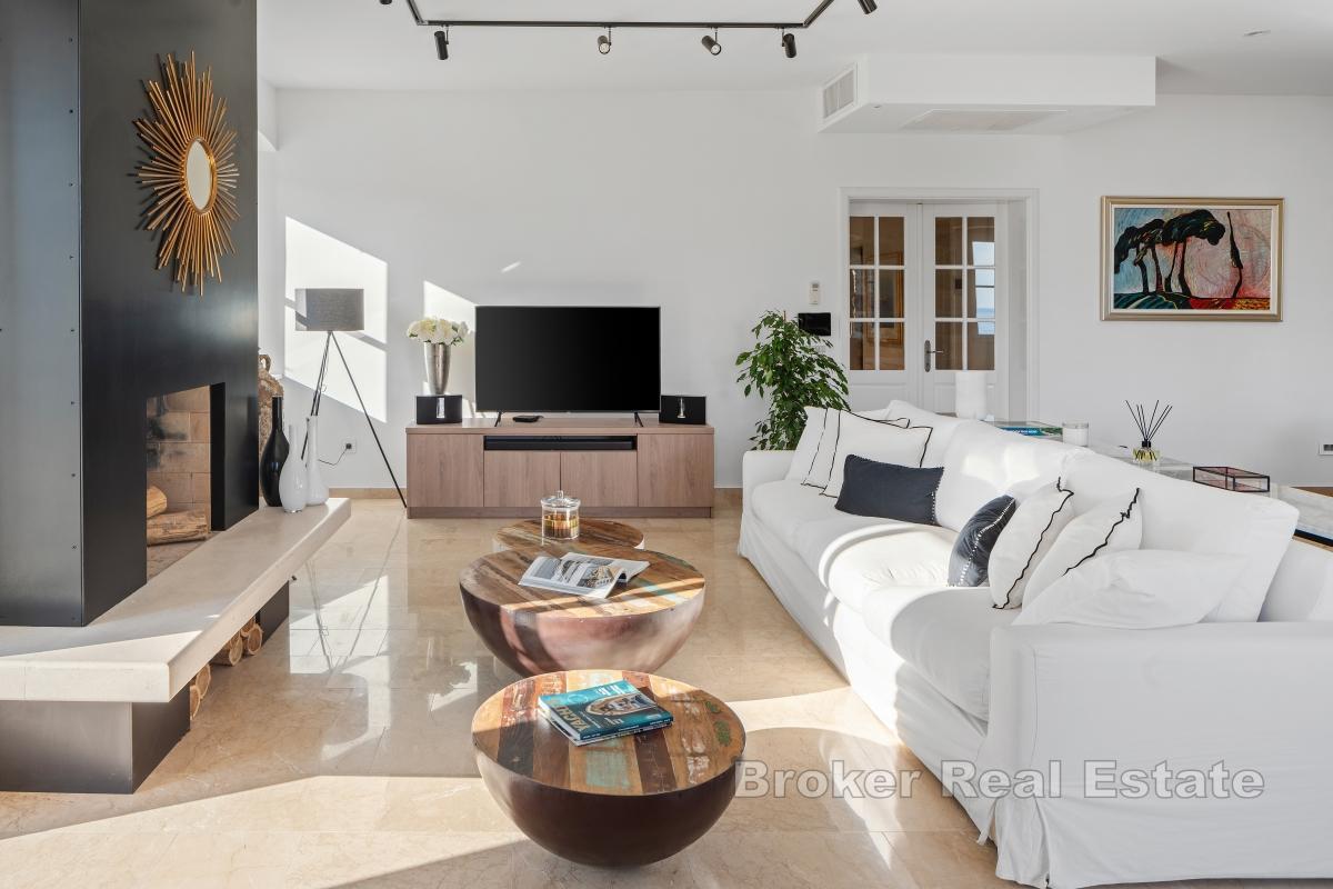 Prestigefylld villa med lyxig design nära stadens centrum