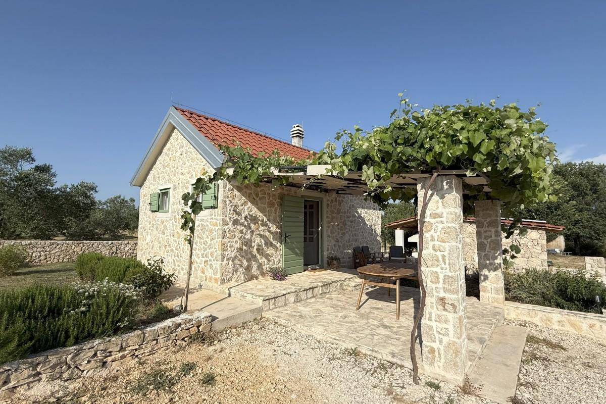 Una bella casa dalmata su un ampio terreno