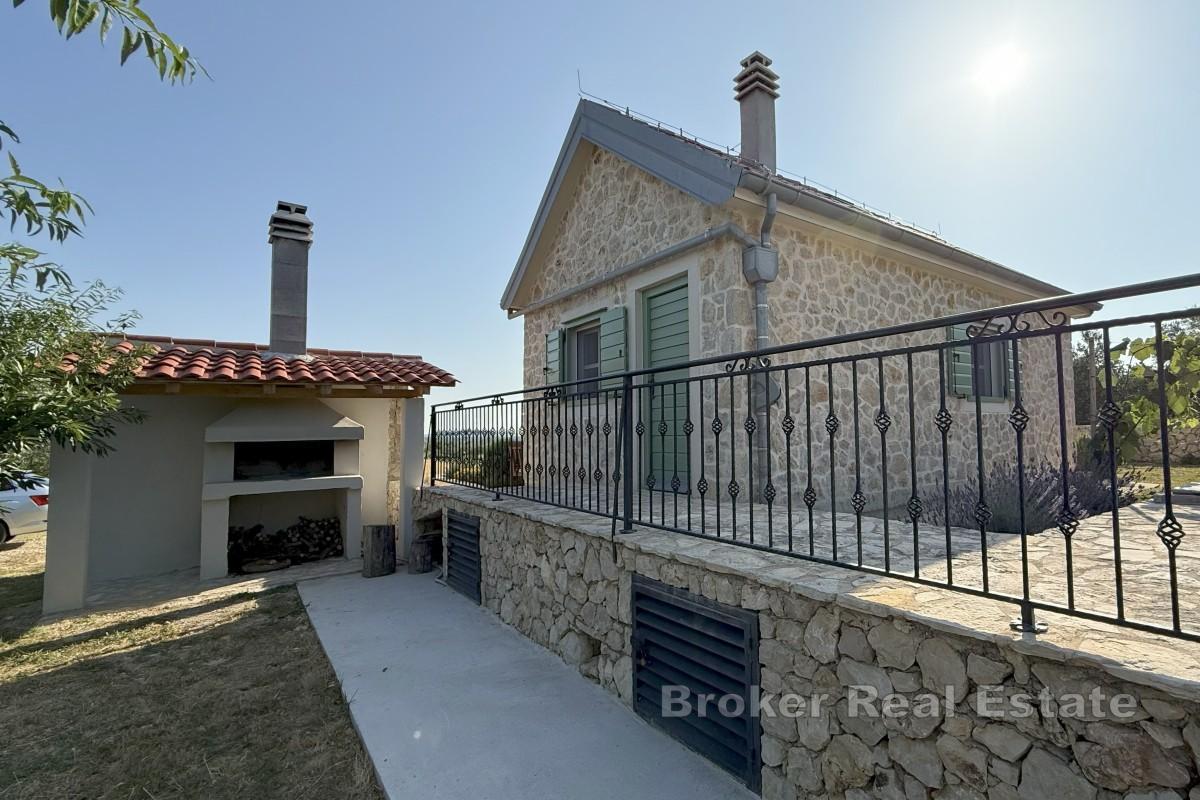 Una bella casa dalmata su un ampio terreno