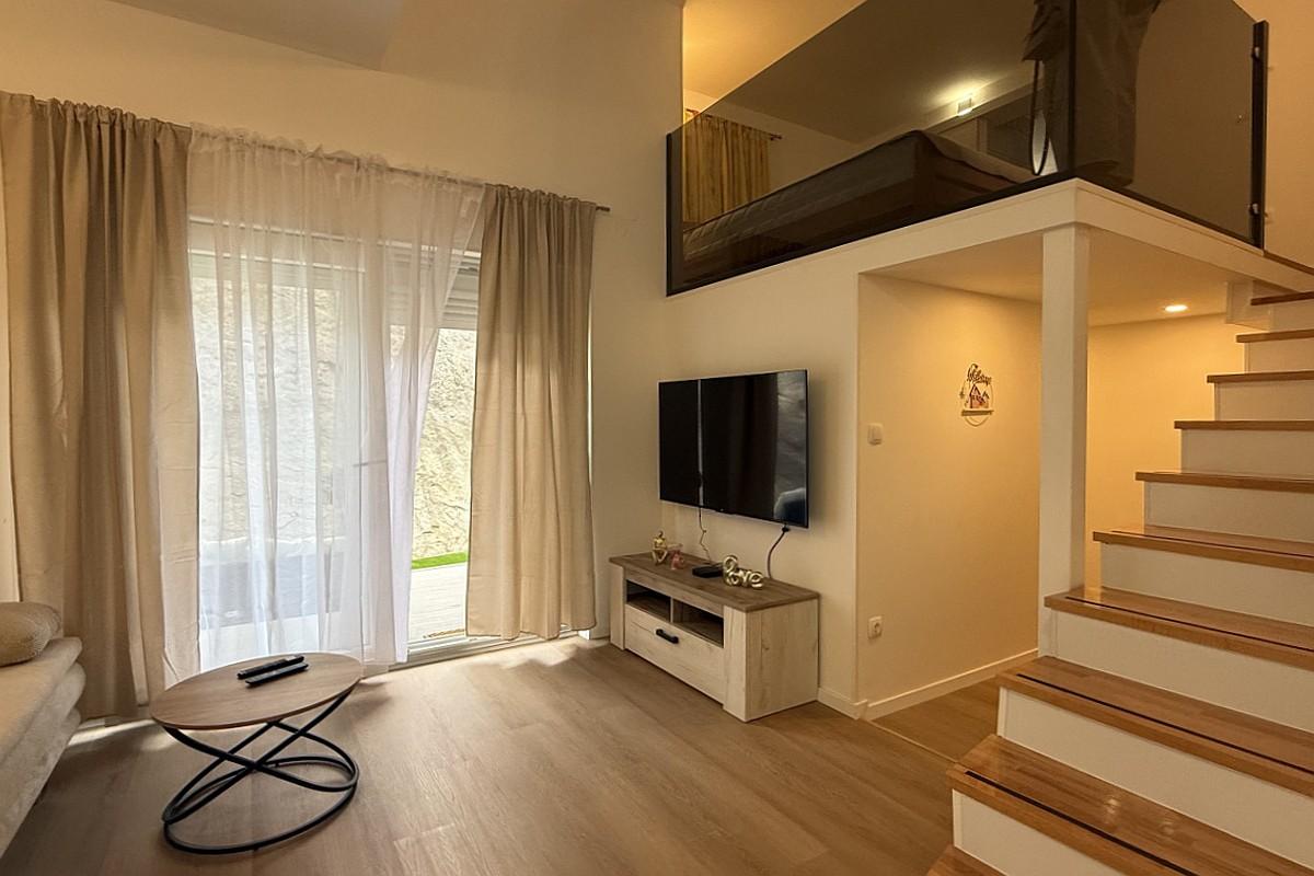 001-2046-189-Split-Pujanke-functional-apartment-in-a-busy-location-for-rent