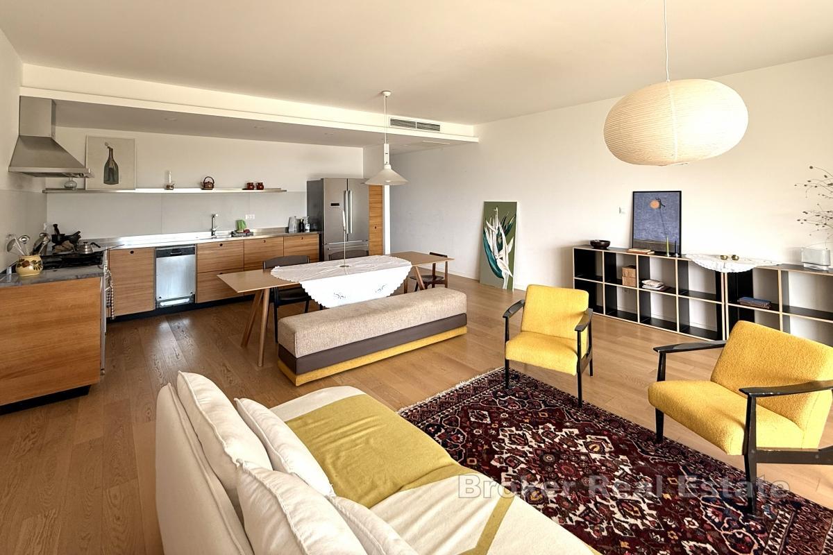 Moderne, möblierte Wohnung mit Meerblick