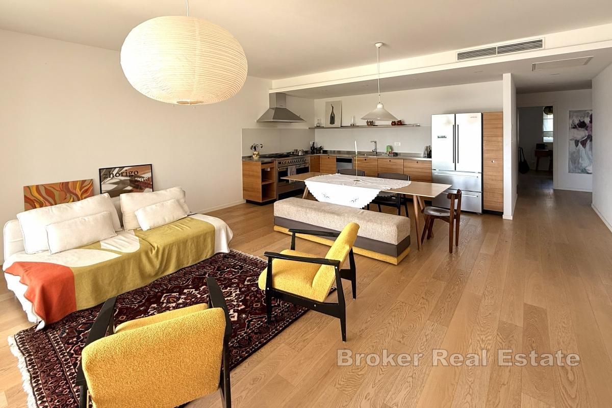 Moderne, möblierte Wohnung mit Meerblick