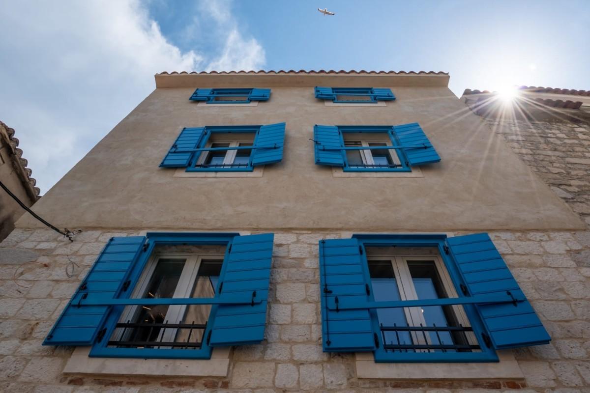 001-2046-196-Split-Varos-historic-stone-house-with-modern-decoration-for-sale