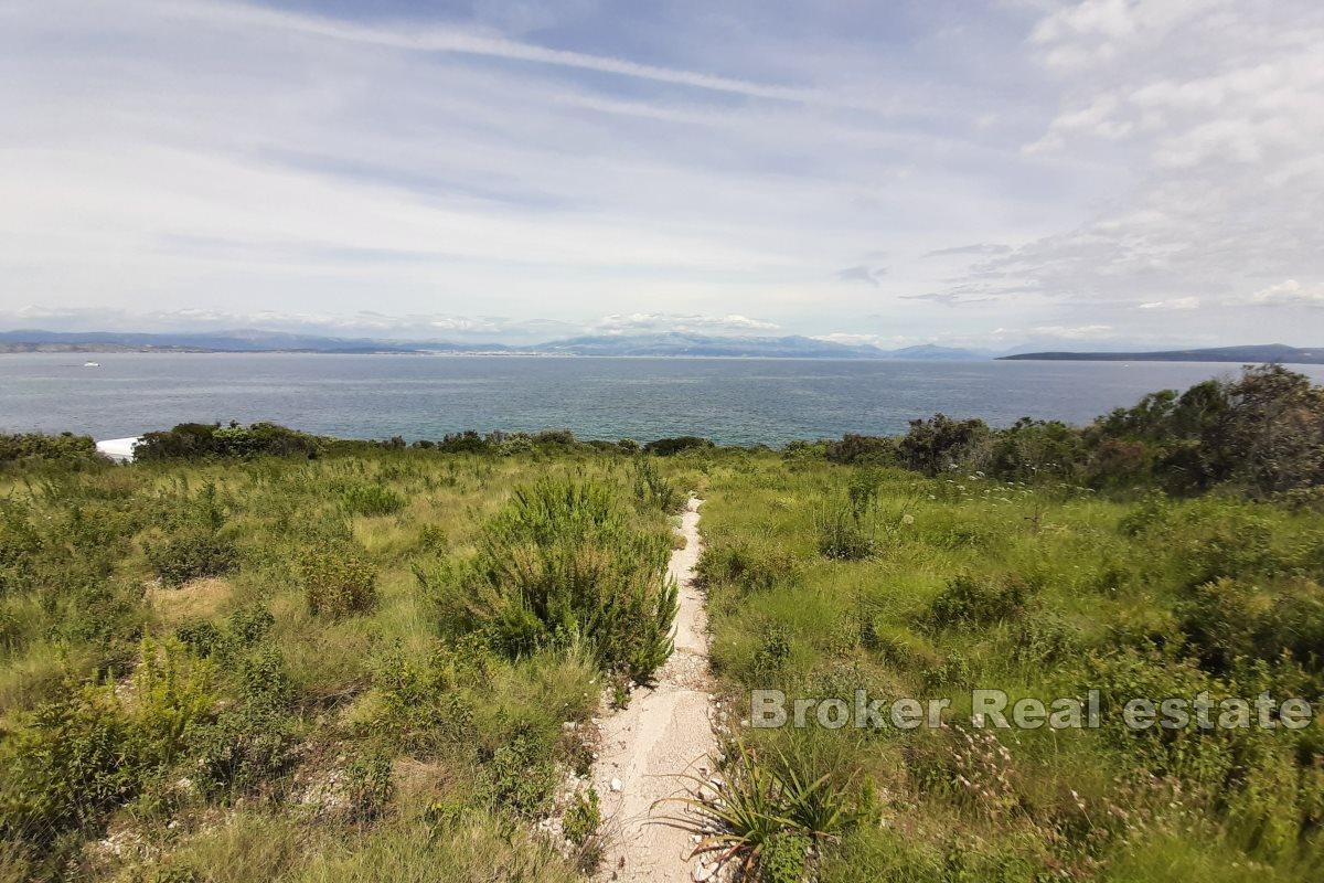 Spacious building plot with a sea view