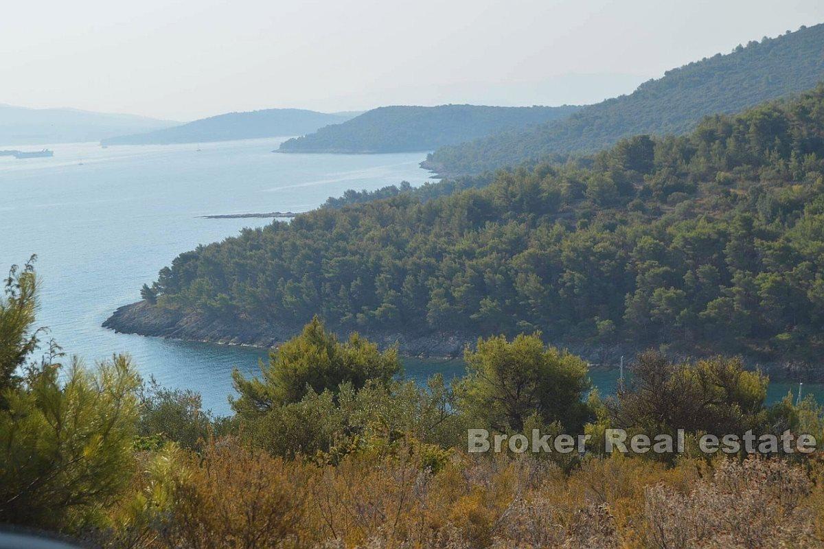 Spacious building plot with a sea view