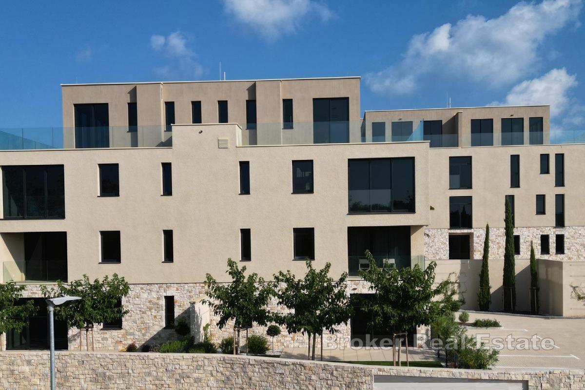 Duplex penthouse unique dans un nouveau bâtiment au sein d'un complexe hôtelier