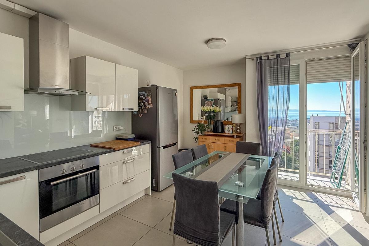 Schöne Drei-Zimmer-Wohnung mit Meerblick