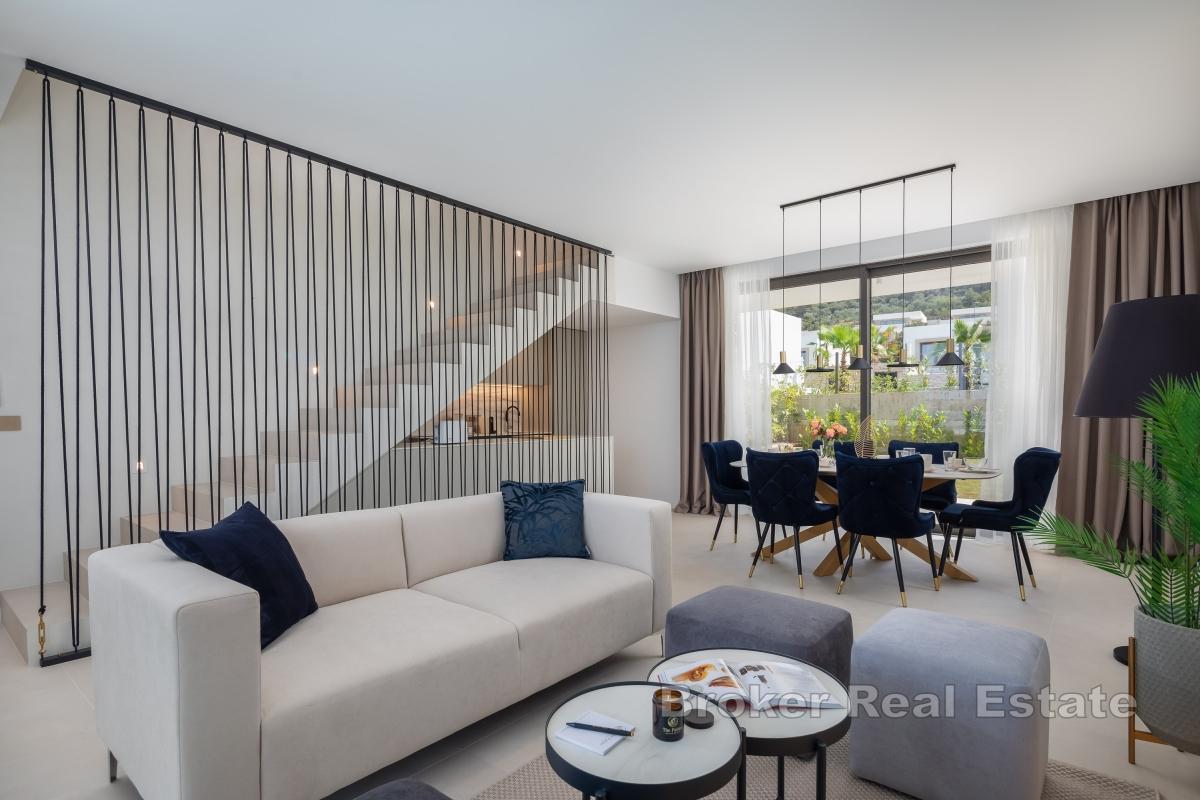 Moderna vila prvi red uz mora
