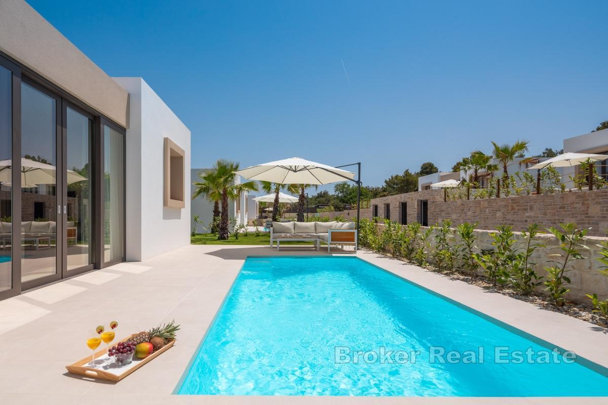 Moderna vila prvi red uz mora