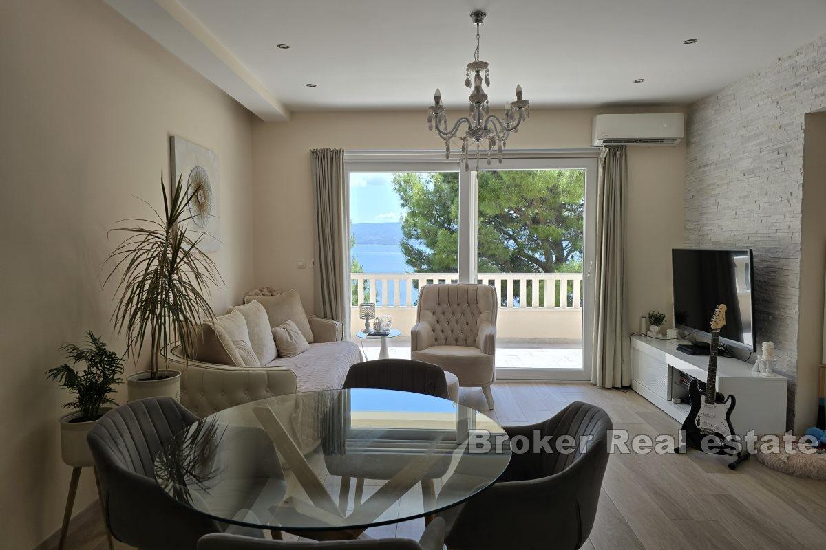 Luxusvilla am Meer mit Pool