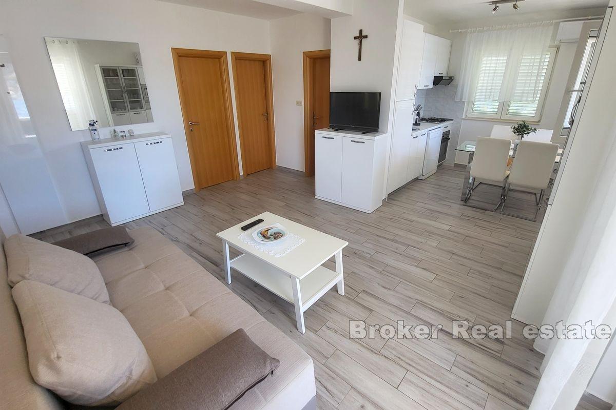 Casa con piscina e vista mare