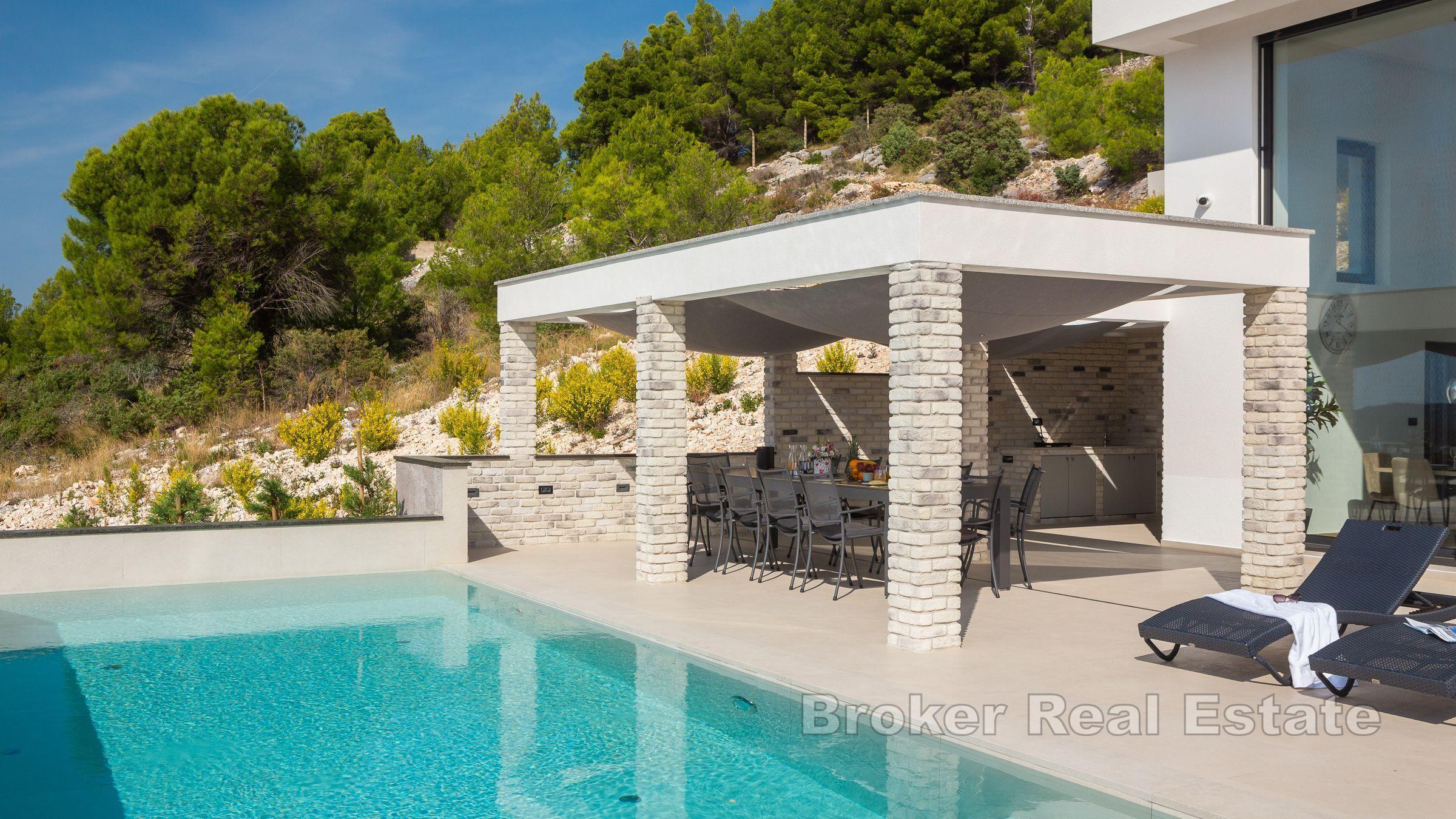 Moderne Villa mit Pool und Meerblick