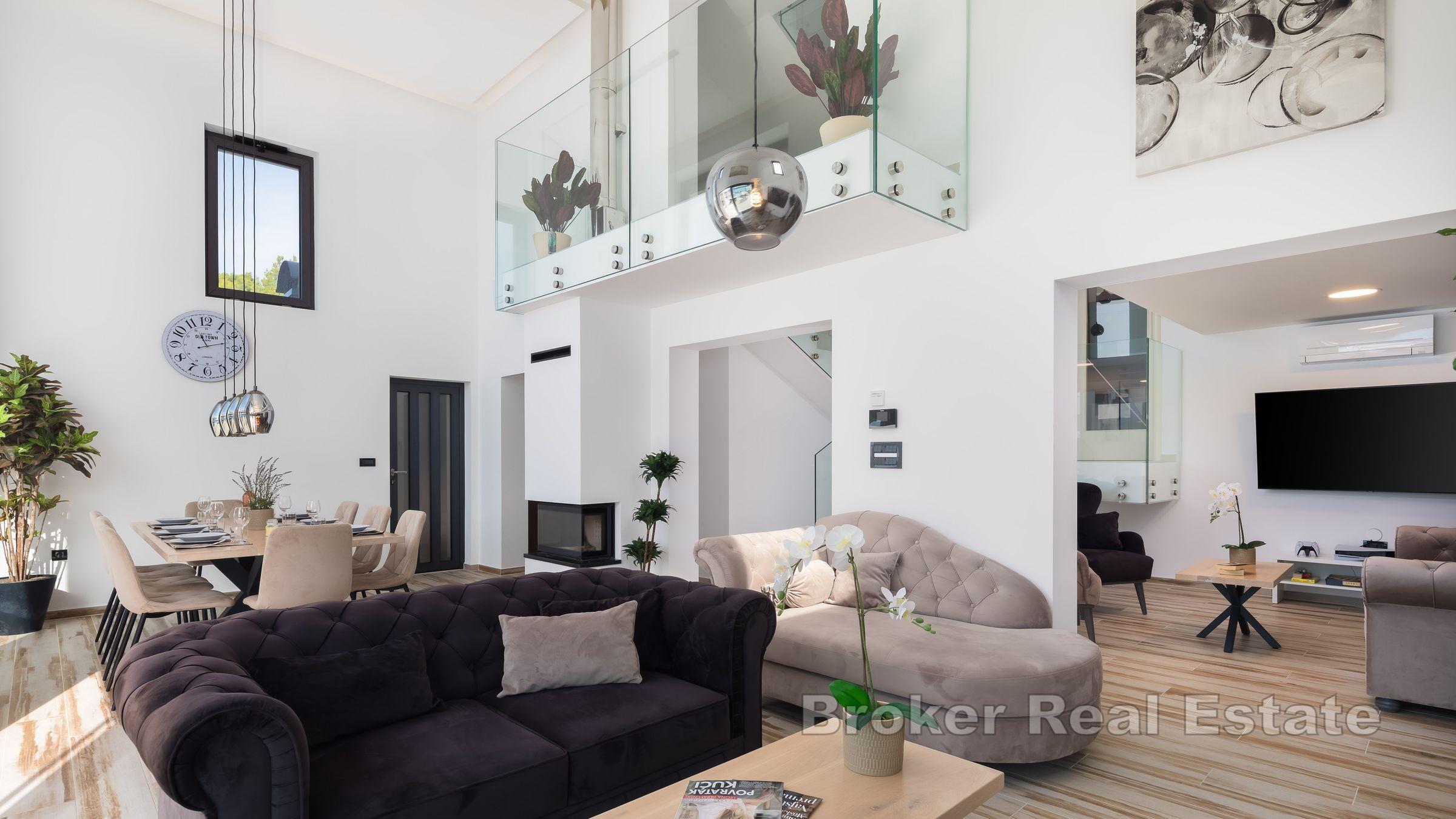 Moderne Villa mit Pool und Meerblick