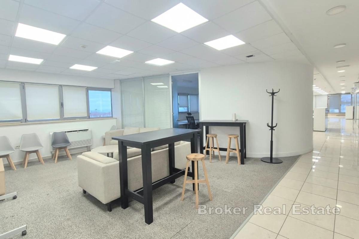 Spazio ufficio di 365 m² al secondo piano con ascensore