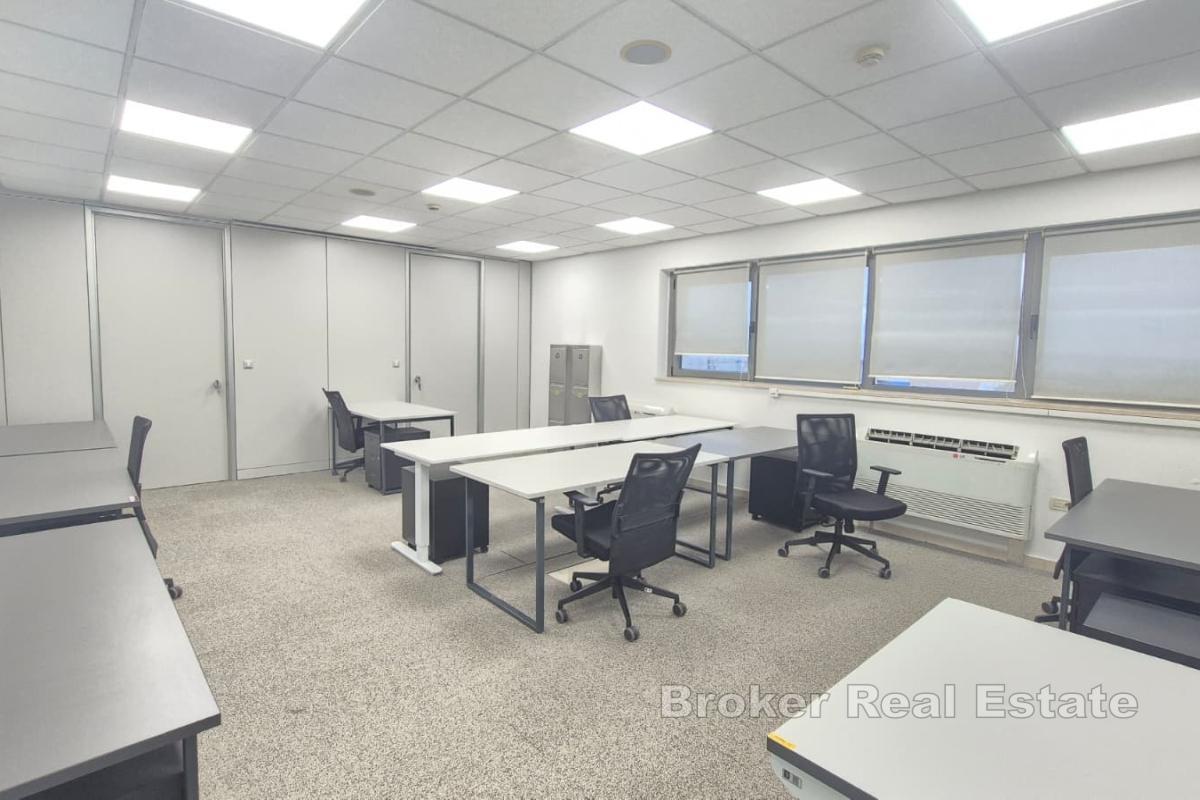 Spazio ufficio di 365 m² al secondo piano con ascensore