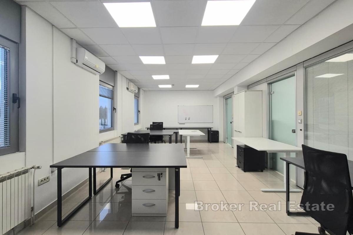 Spazio ufficio di 365 m² al secondo piano con ascensore