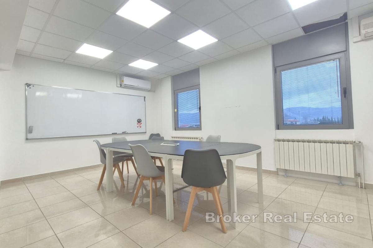 Spazio ufficio di 365 m² al secondo piano con ascensore