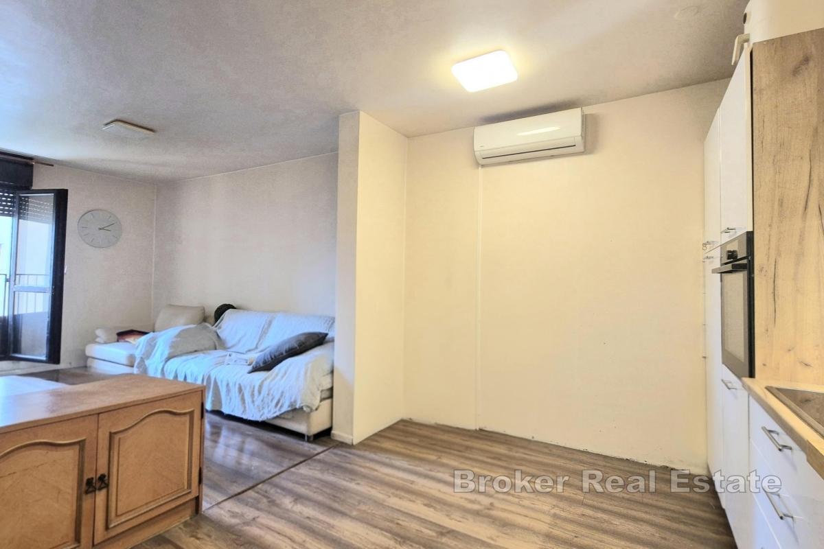 Appartamento con tre camere da letto e loggia