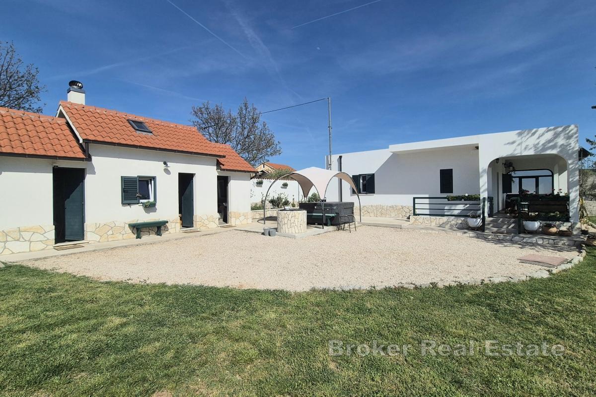 Casa con ampio terreno e annesso