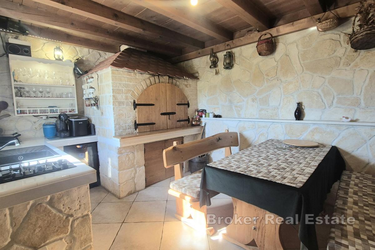 Casa con ampio terreno e annesso