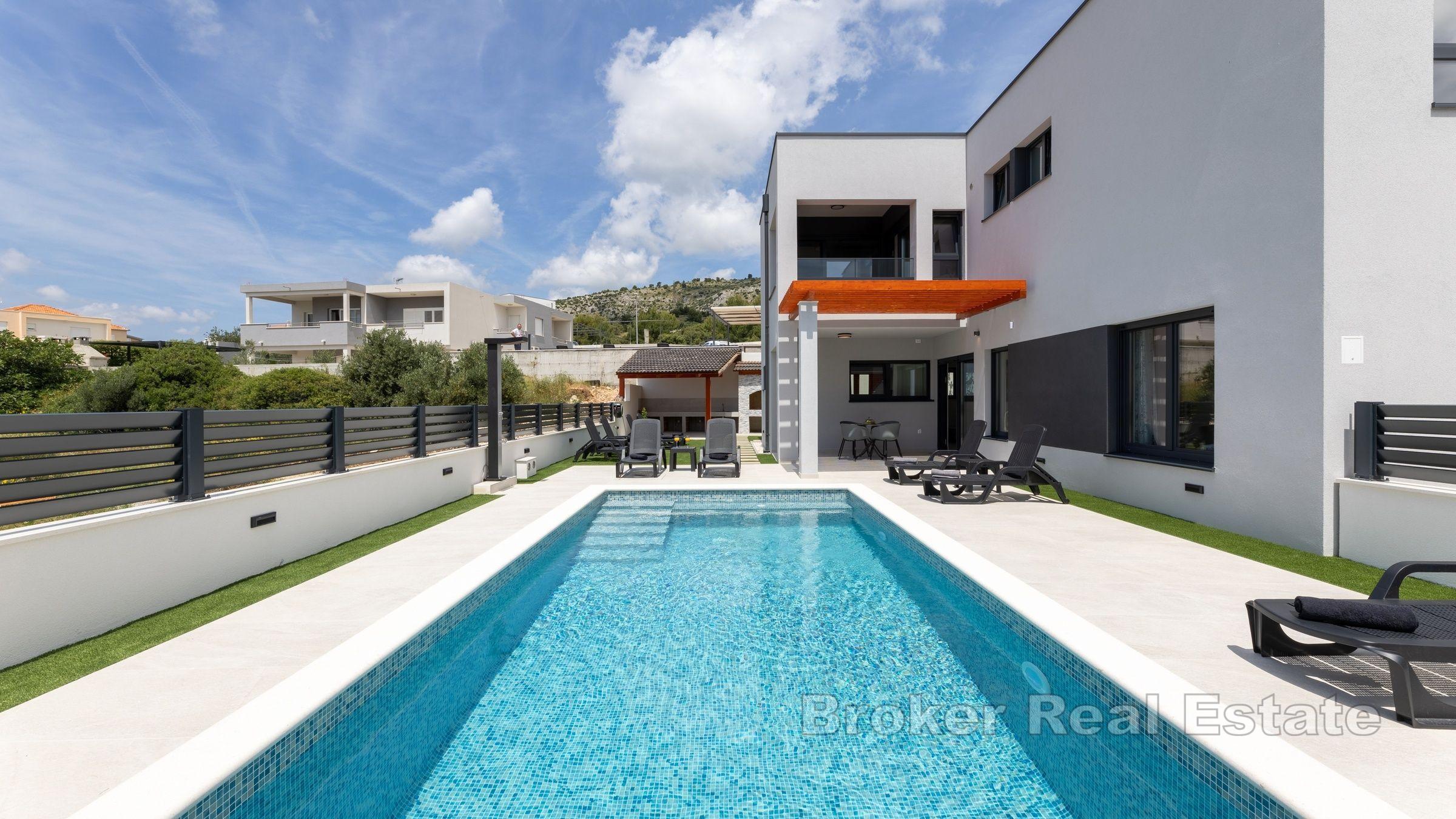 Modern villa med havsutsikt