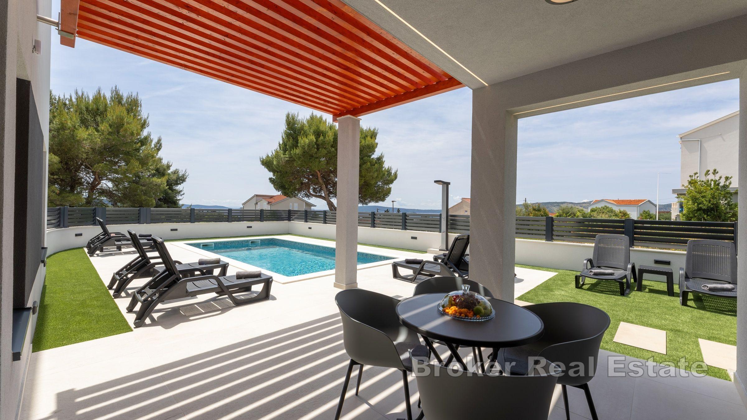 Modern villa med havsutsikt