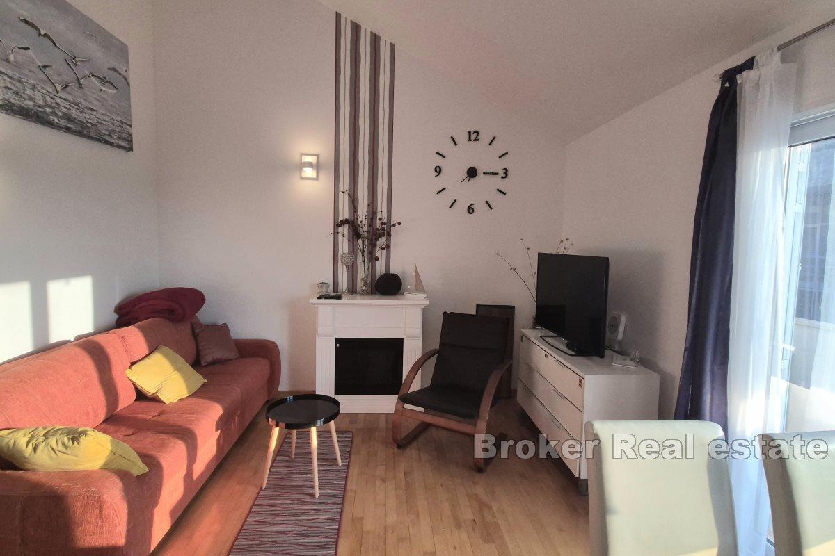 Apartment in a quiet setting with sea view
