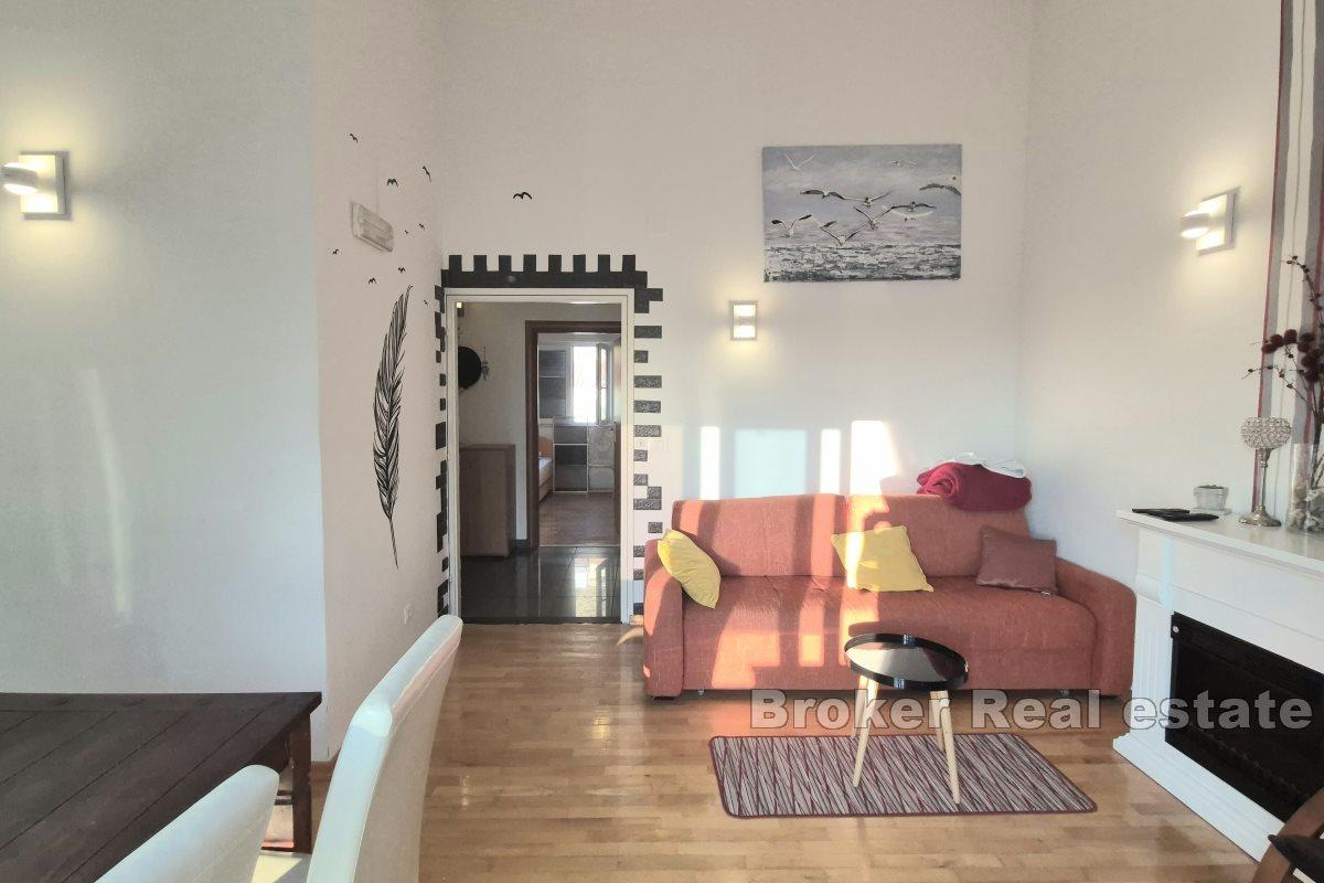 Apartment in a quiet setting with sea view
