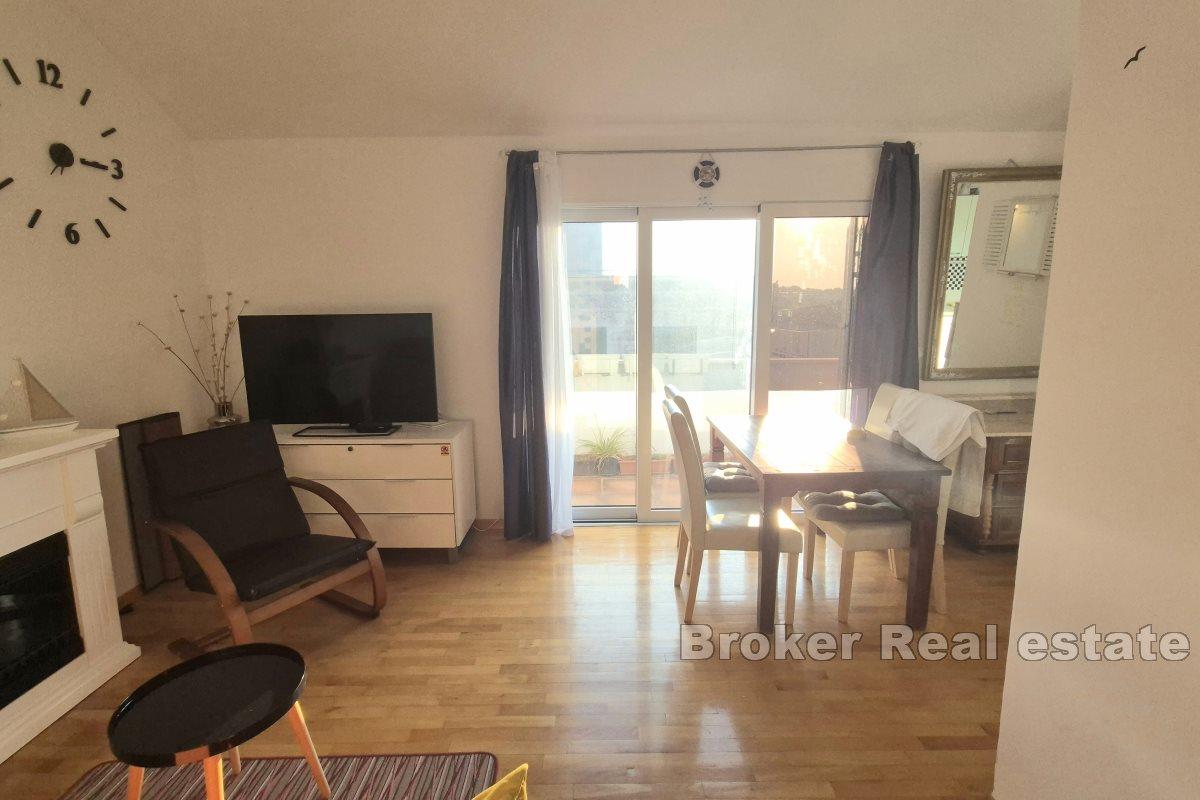 Apartment in a quiet setting with sea view