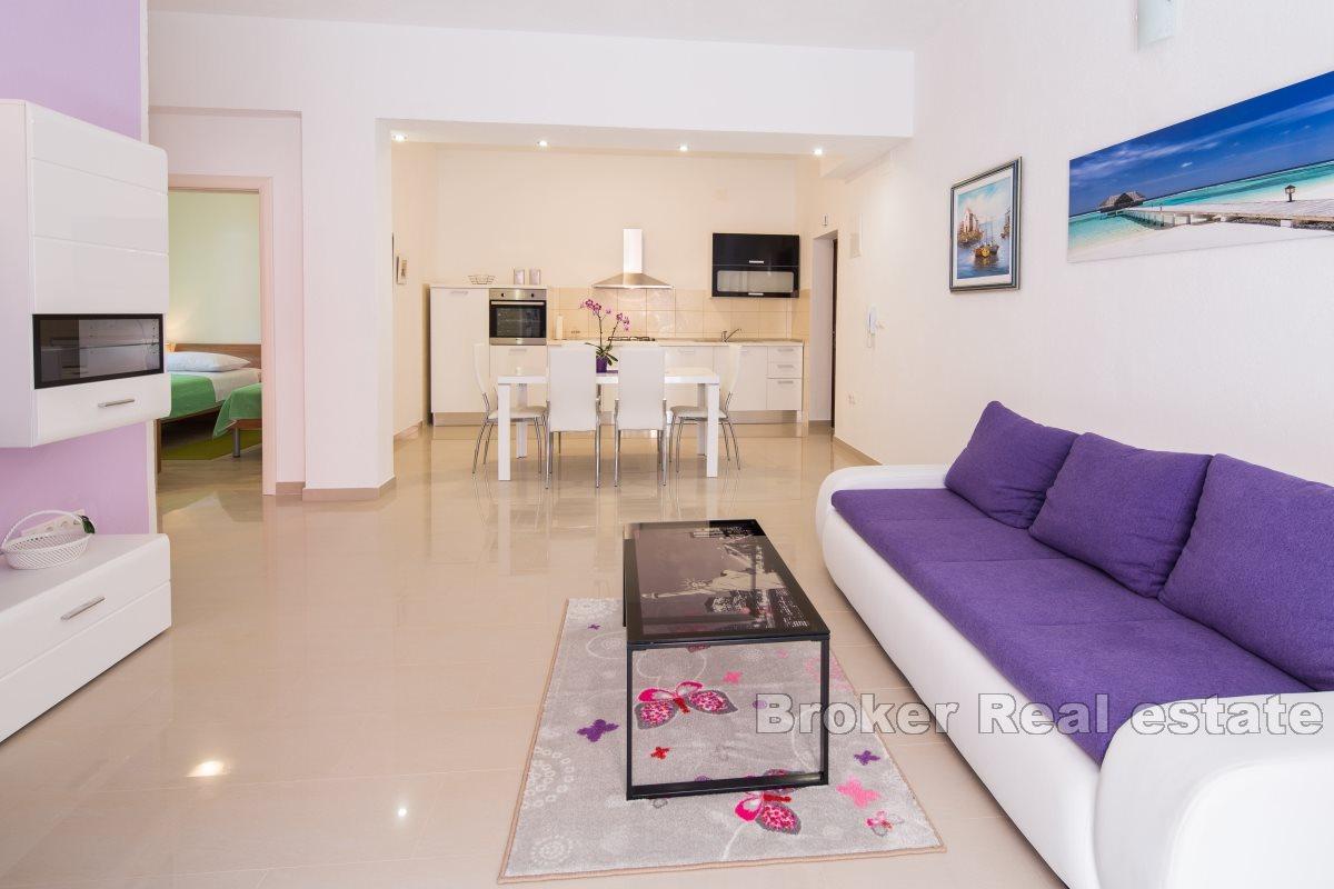 Moderne Wohnung mit Pool