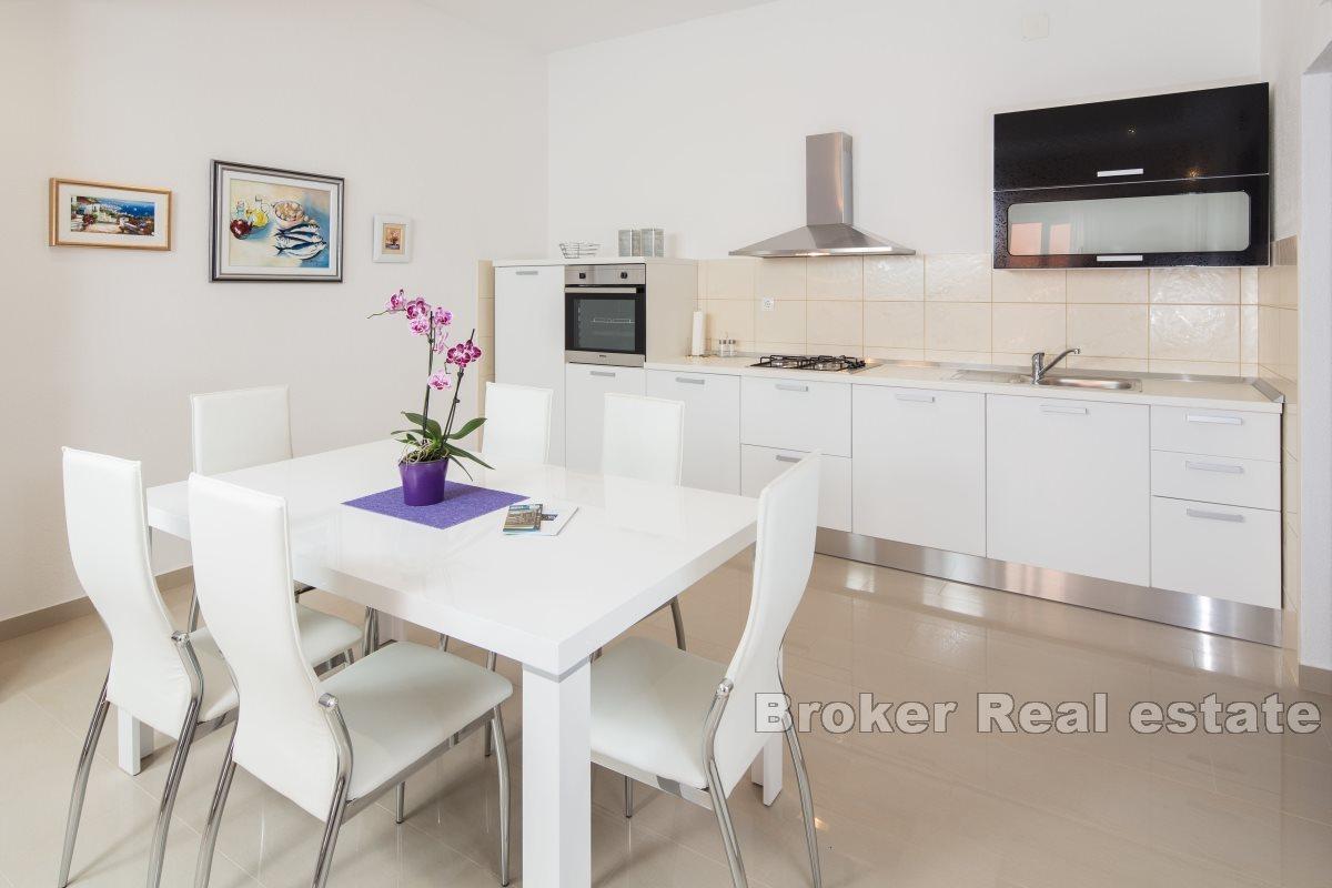 Moderne Wohnung mit Pool